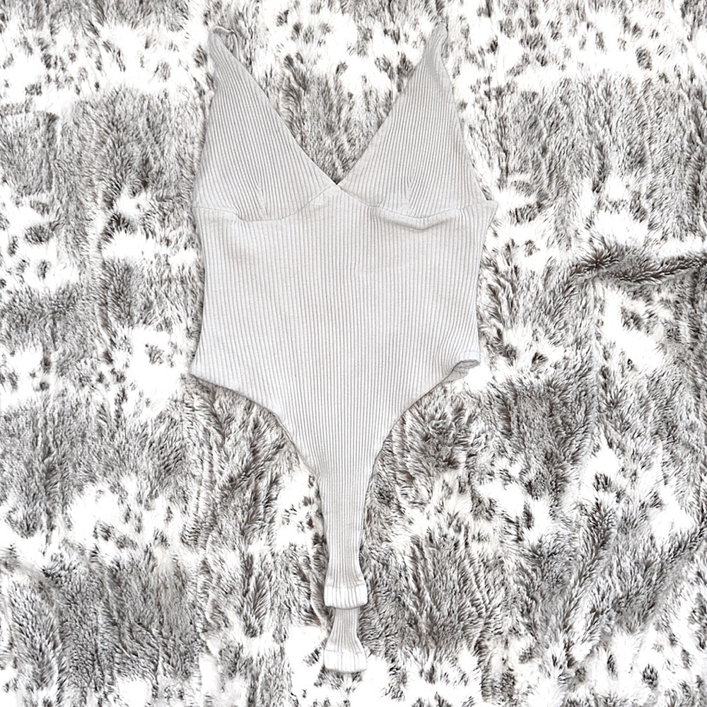 Sleeveless white vneck ribbed bodysuit